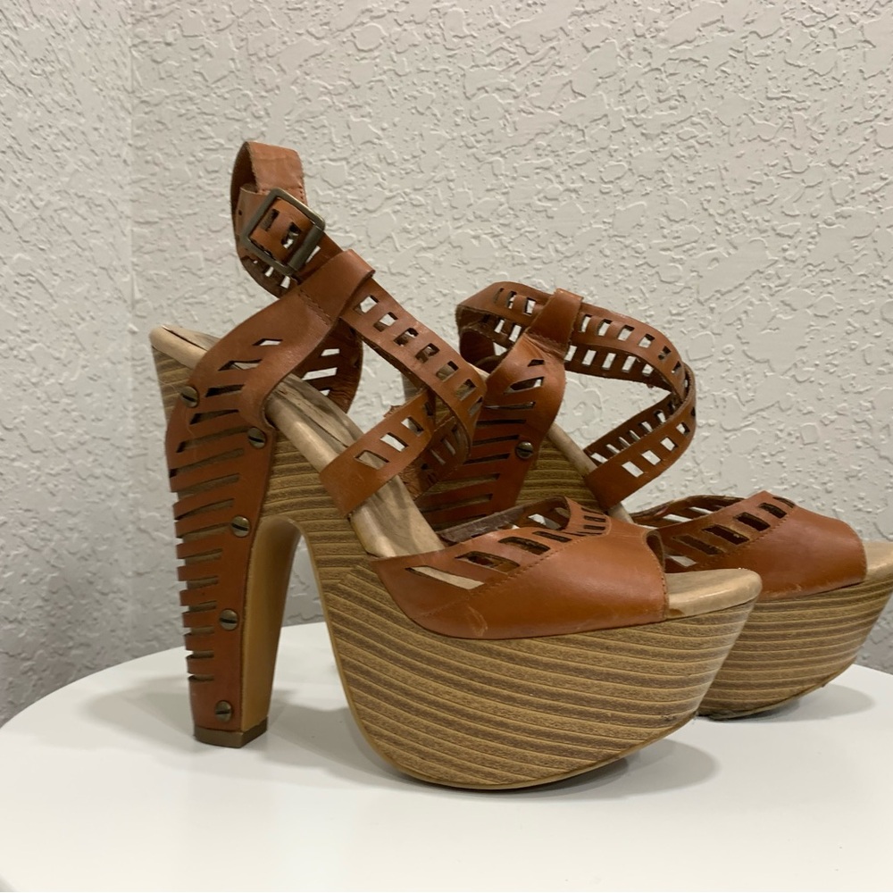 Jessica Simpson platform heel
